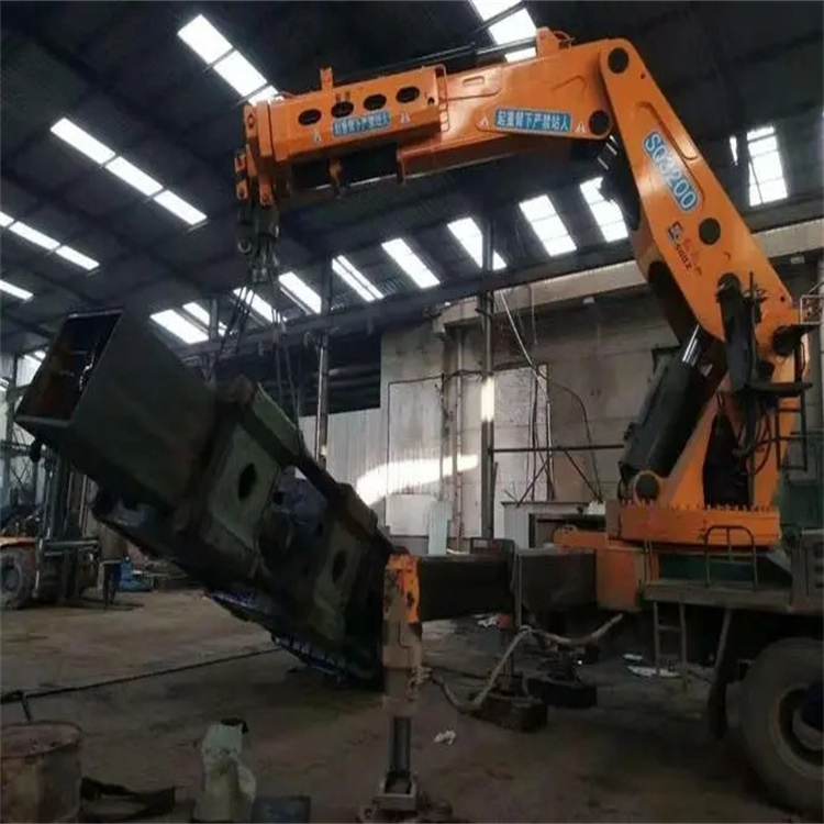 鄱阳县130吨折臂吊车出租吊机租赁附近电话